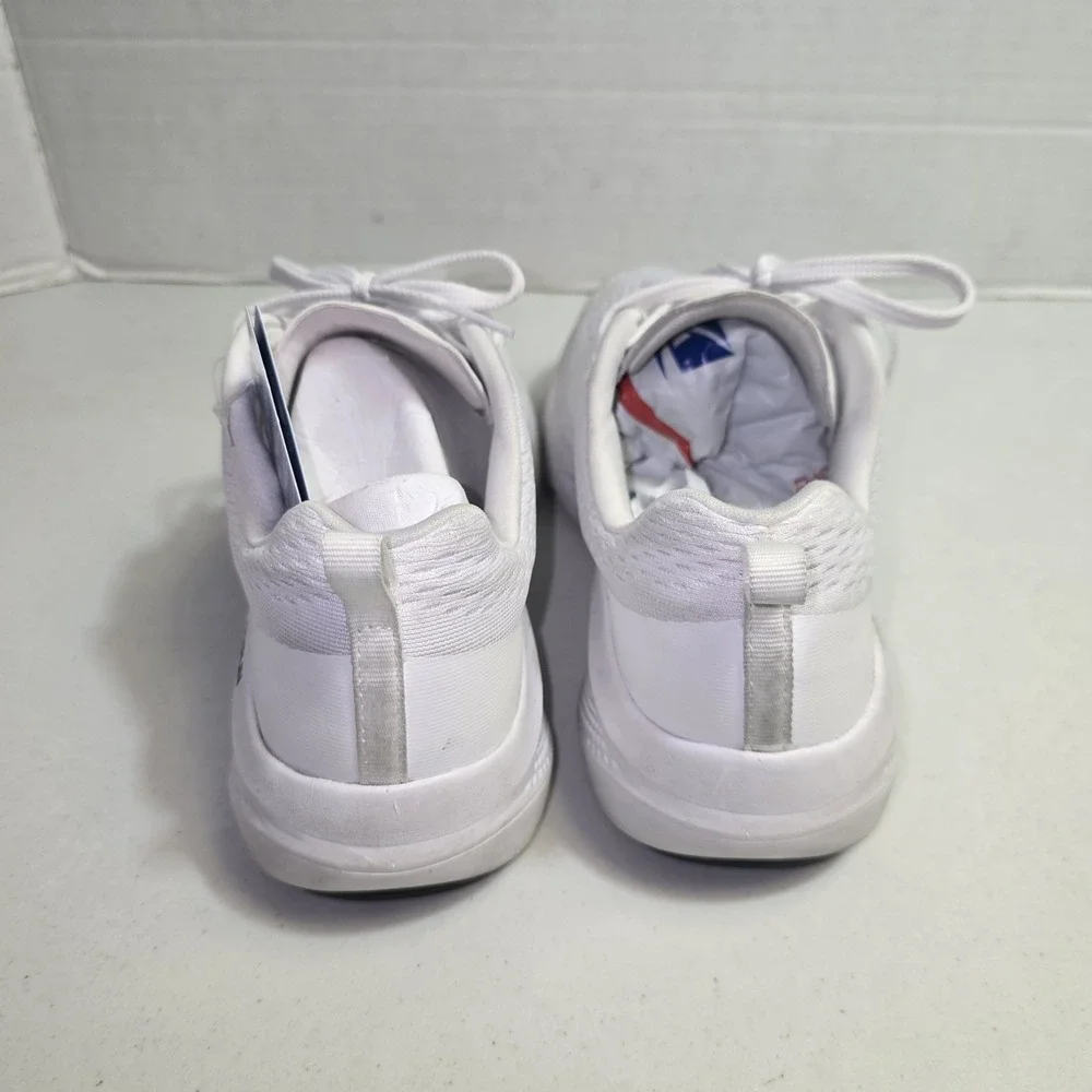 Skechers Max Cushioning White Running Shoes Women's Size 8 (128262)